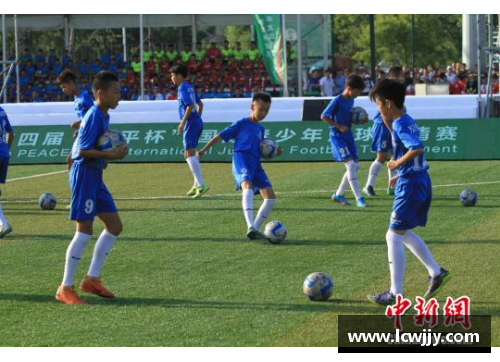 泰国足球队团结拯救：13名少年泰国足球队故事